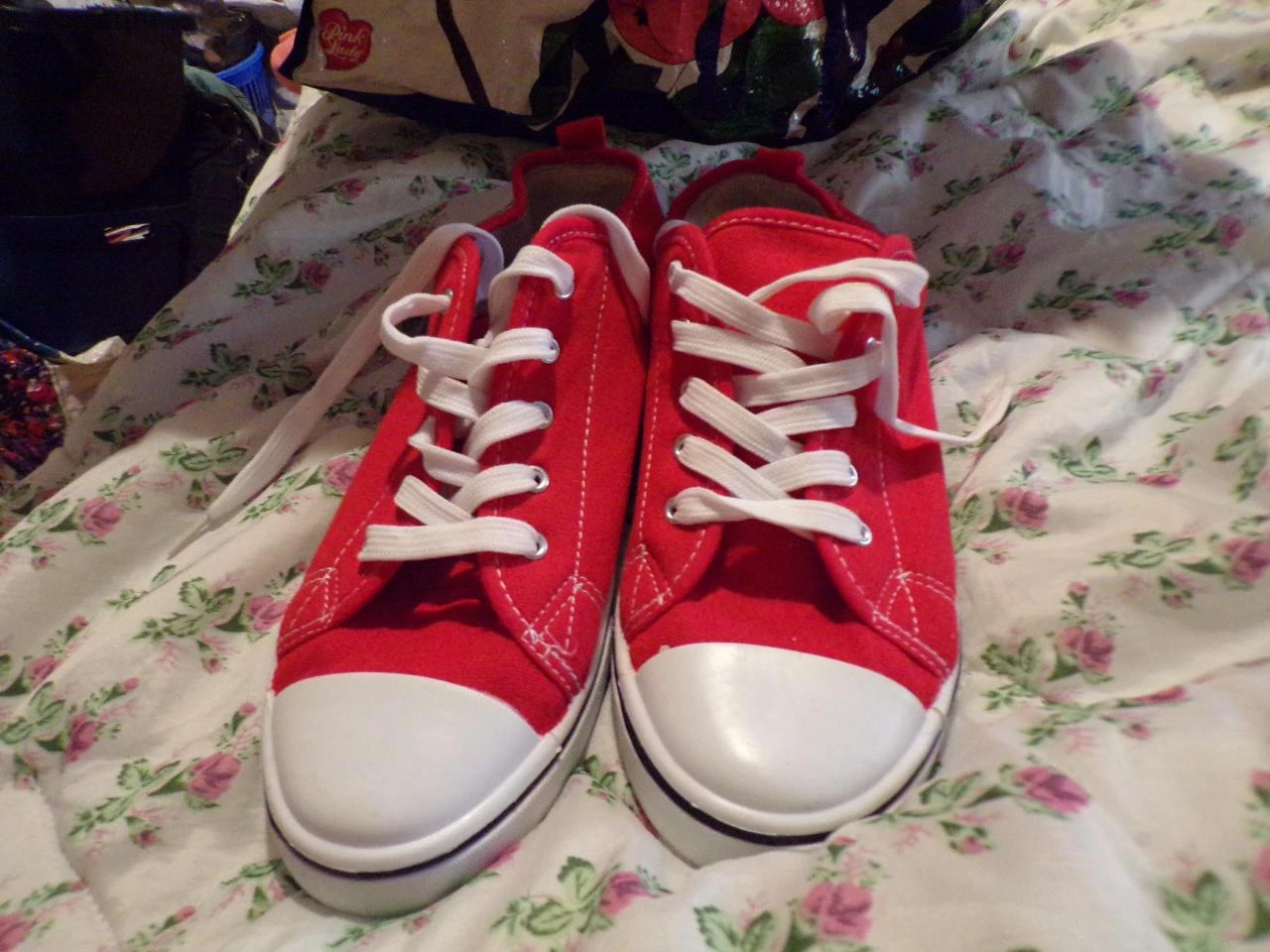 Chaussures rouges en toile pointure 40 neuves